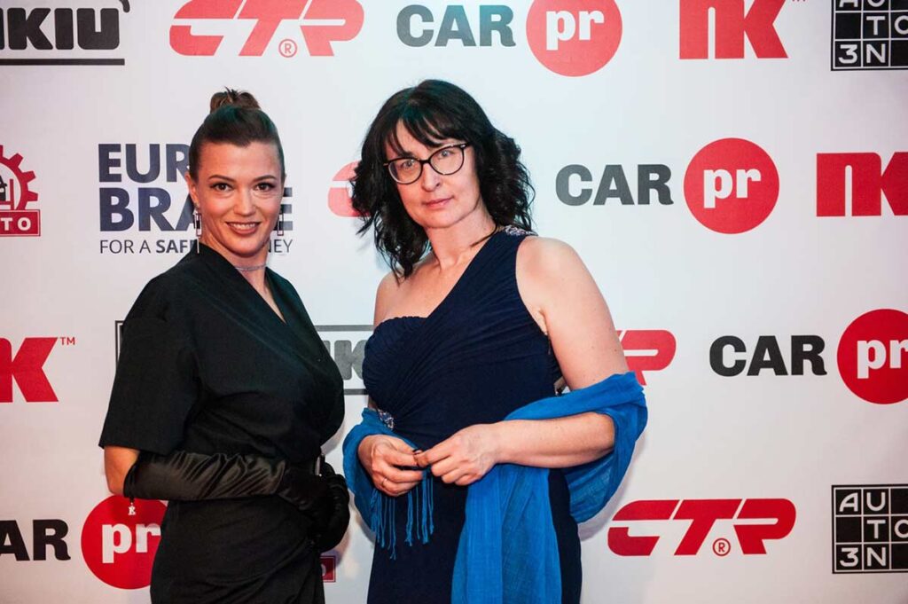 Игра организована Мариной Белоглядовой (главным редактором автомобильного портала) и Светланой Костиковой (главой представительства компании SBS)