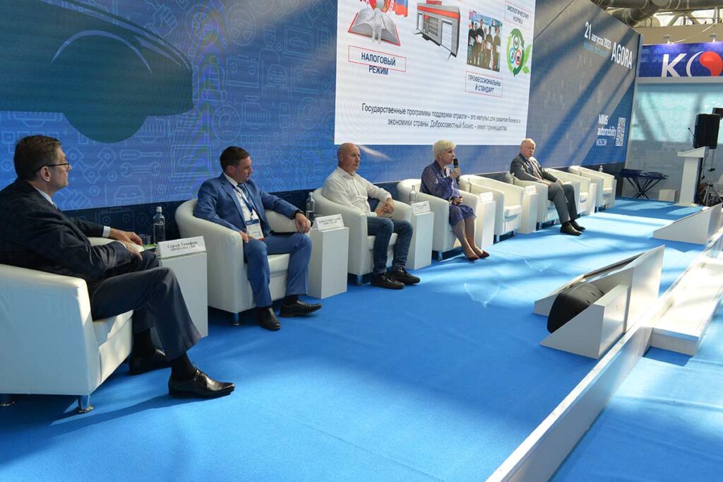 21 августа в Москве начала работу 27 Международная выставка запасных частей, автокомпонентов, оборудования и товаров для технического обслуживания автомобиля "MIMS Automobility Moscow"