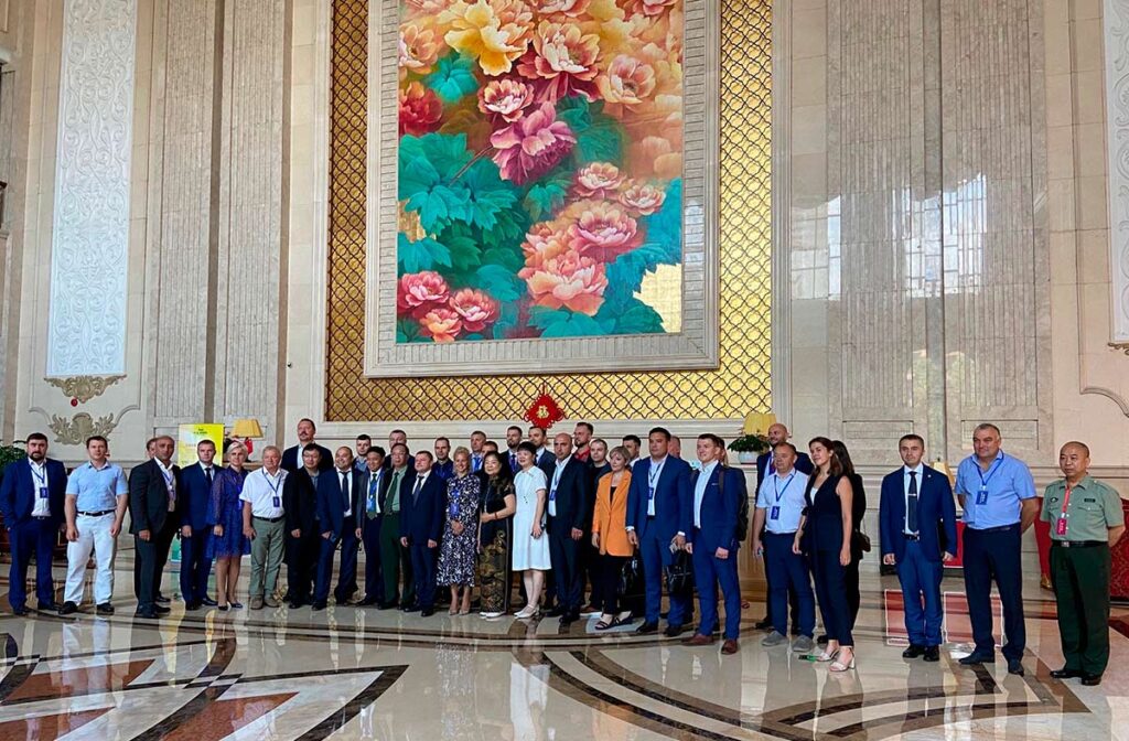 В составе делегации «ОПОРЫ РОССИИ», которую возглавил Президент бизнес-объединения Александр Калинин, на мероприятии работает более 60 предпринимателей со всей России